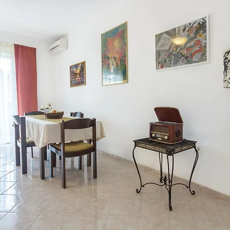2 Bedroom In Apartment Pula